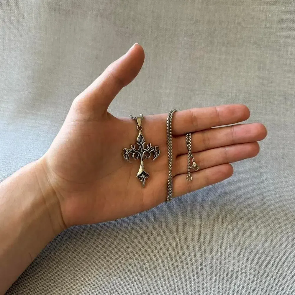 Y2k silver gothic cross necklace WMNS - Picture 4 of 4